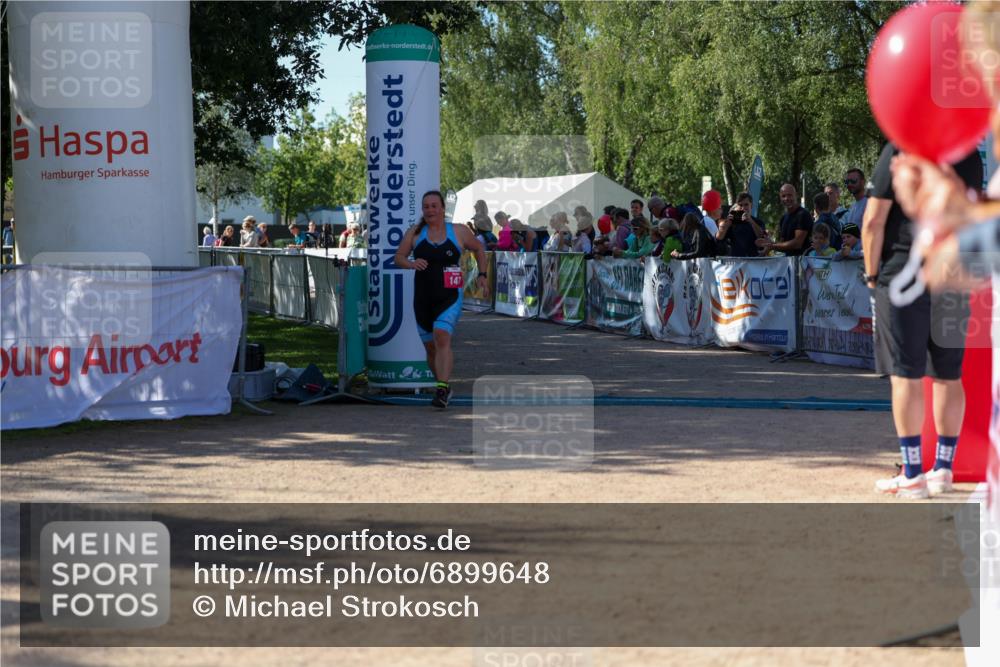 01.09.2024 - 17. Tribühne Triathlon Michael Strokosch http://msf.ph/oto/6899648 01.09.2024 10:53:27 Ziel 147 meine-sportfotos.de