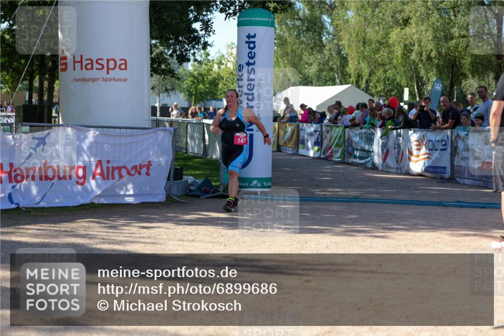 01.09.2024 - 17. Tribühne Triathlon Michael Strokosch http://msf.ph/oto/6899686 01.09.2024 10:53:28 Ziel 147 meine-sportfotos.de