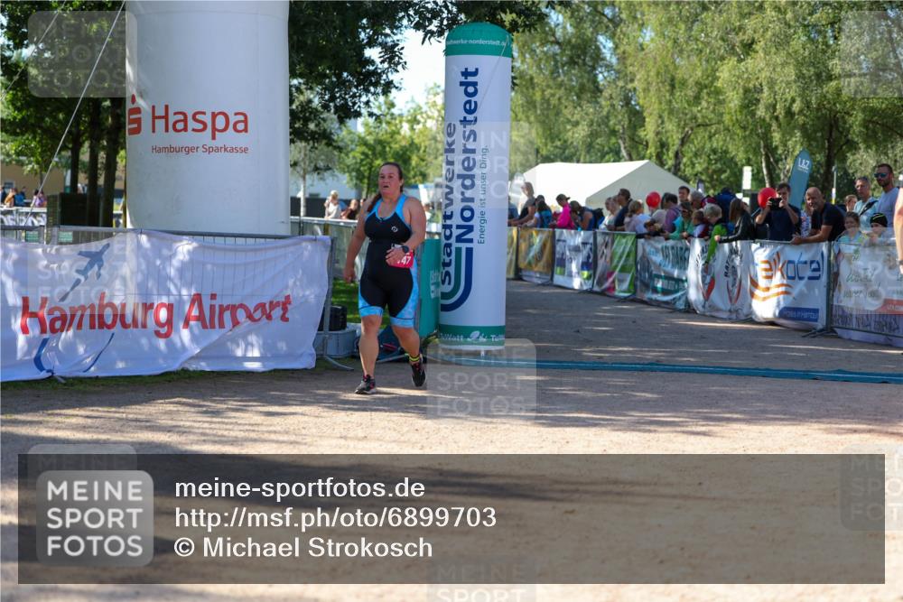 01.09.2024 - 17. Tribühne Triathlon Michael Strokosch http://msf.ph/oto/6899703 01.09.2024 10:53:29 Ziel 147 meine-sportfotos.de