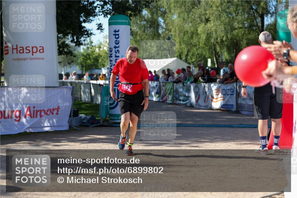 01.09.2024 - 17. Tribühne Triathlon Michael Strokosch http://msf.ph/oto/6899802 01.09.2024 10:54:22 Ziel 142 meine-sportfotos.de