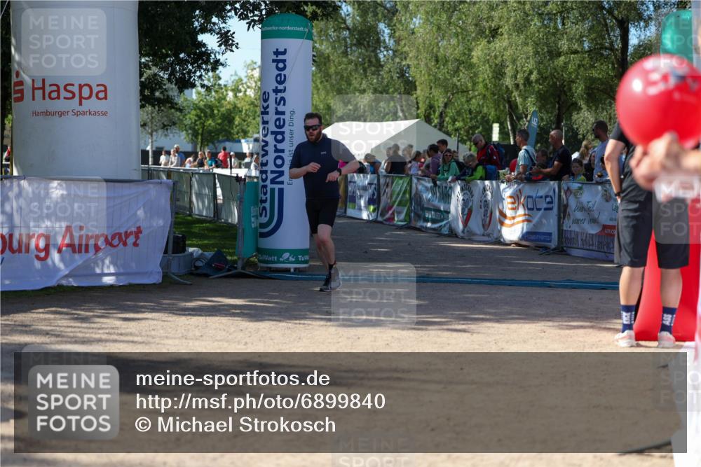 01.09.2024 - 17. Tribühne Triathlon Michael Strokosch http://msf.ph/oto/6899840 01.09.2024 10:54:43 Ziel 141, 1064 meine-sportfotos.de