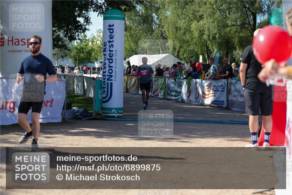 01.09.2024 - 17. Tribühne Triathlon Michael Strokosch http://msf.ph/oto/6899875 01.09.2024 10:54:45 Ziel 141, 1064 meine-sportfotos.de