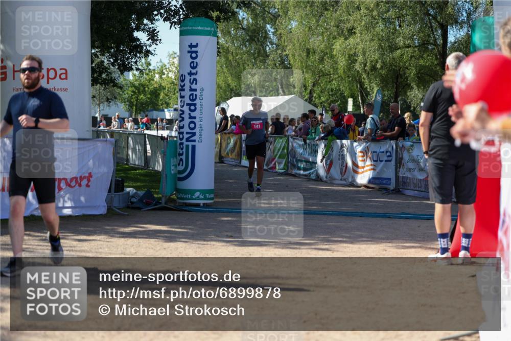 01.09.2024 - 17. Tribühne Triathlon Michael Strokosch http://msf.ph/oto/6899878 01.09.2024 10:54:45 Ziel 141, 1064 meine-sportfotos.de