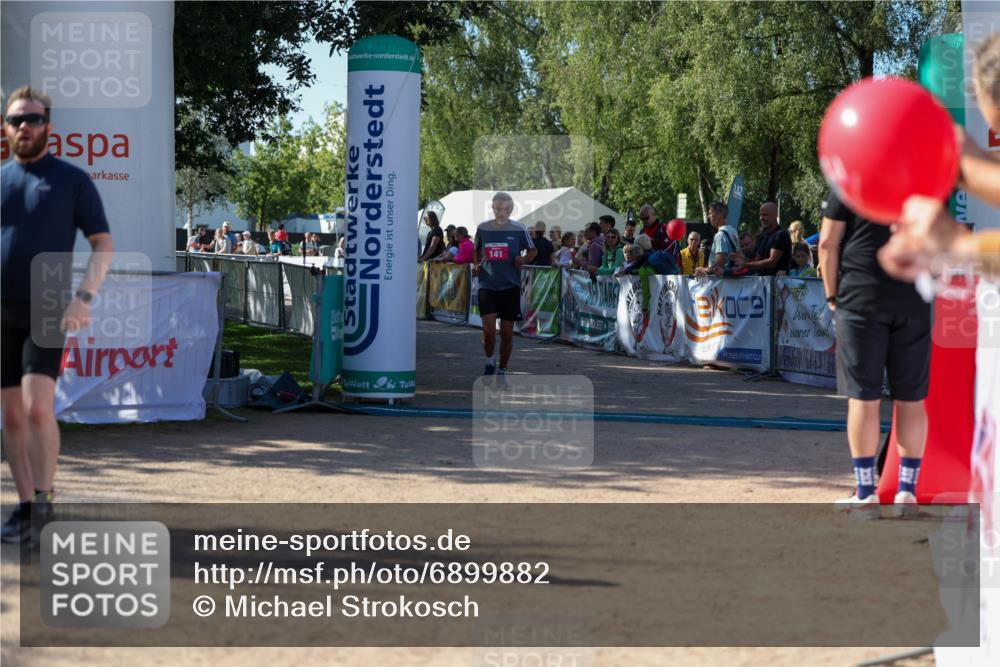 01.09.2024 - 17. Tribühne Triathlon Michael Strokosch http://msf.ph/oto/6899882 01.09.2024 10:54:46 Ziel 141, 1064 meine-sportfotos.de