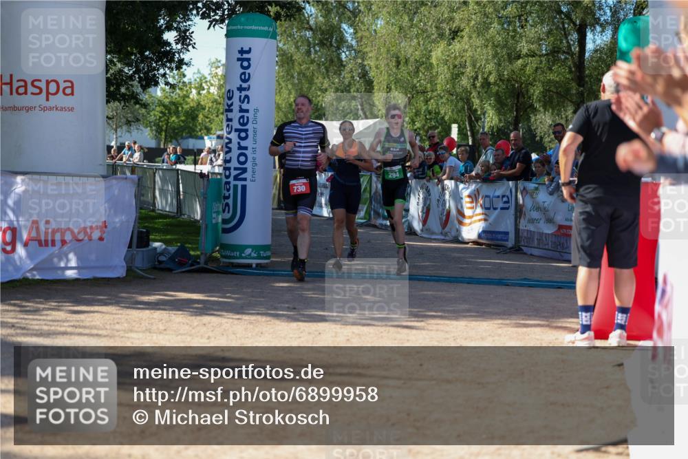 01.09.2024 - 17. Tribühne Triathlon Michael Strokosch http://msf.ph/oto/6899958 01.09.2024 10:55:18 Ziel 149, 294, 730 meine-sportfotos.de