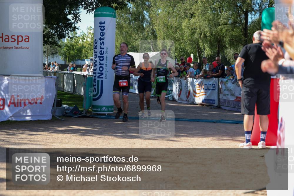 01.09.2024 - 17. Tribühne Triathlon Michael Strokosch http://msf.ph/oto/6899968 01.09.2024 10:55:18 Ziel 149, 294, 730 meine-sportfotos.de