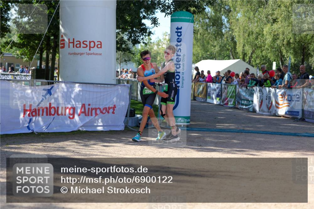 01.09.2024 - 17. Tribühne Triathlon Michael Strokosch http://msf.ph/oto/6900122 01.09.2024 10:55:34 Ziel 256 meine-sportfotos.de