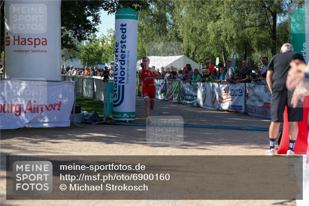 01.09.2024 - 17. Tribühne Triathlon Michael Strokosch http://msf.ph/oto/6900160 01.09.2024 10:55:48 Ziel 255, 306 meine-sportfotos.de