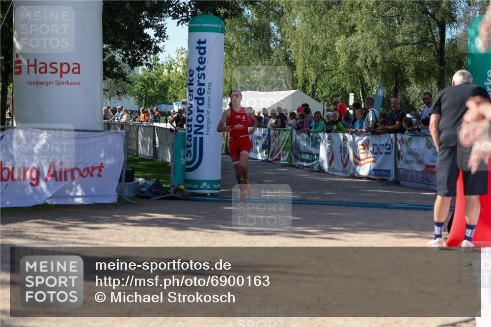 01.09.2024 - 17. Tribühne Triathlon Michael Strokosch http://msf.ph/oto/6900163 01.09.2024 10:55:48 Ziel 255, 306 meine-sportfotos.de