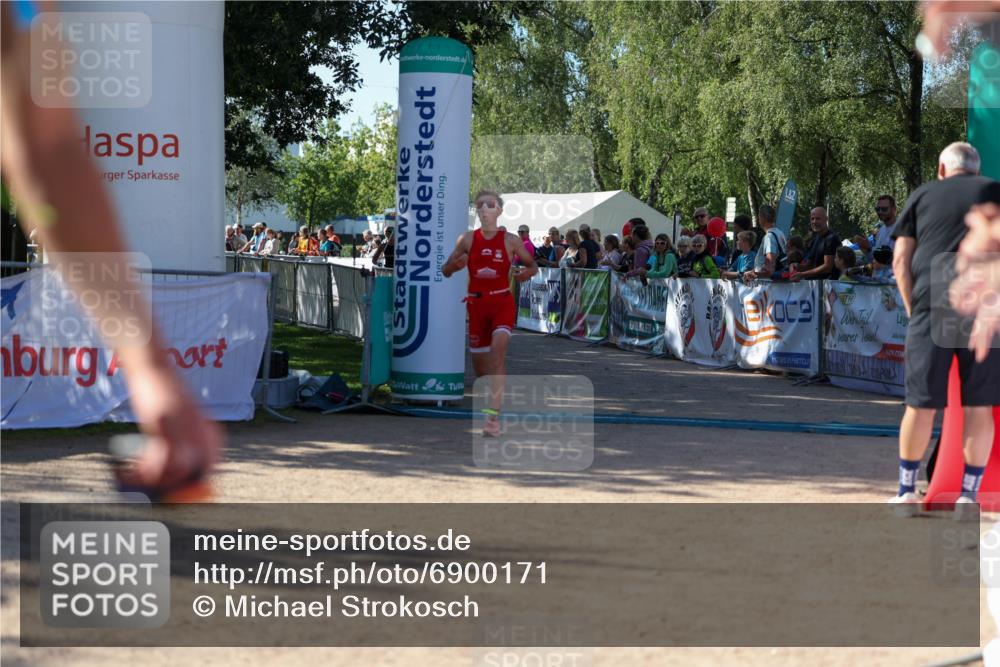 01.09.2024 - 17. Tribühne Triathlon Michael Strokosch http://msf.ph/oto/6900171 01.09.2024 10:55:48 Ziel 255, 306 meine-sportfotos.de