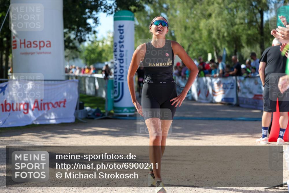 01.09.2024 - 17. Tribühne Triathlon Michael Strokosch http://msf.ph/oto/6900241 01.09.2024 10:55:56 Ziel 165, 166, 285, 306 meine-sportfotos.de