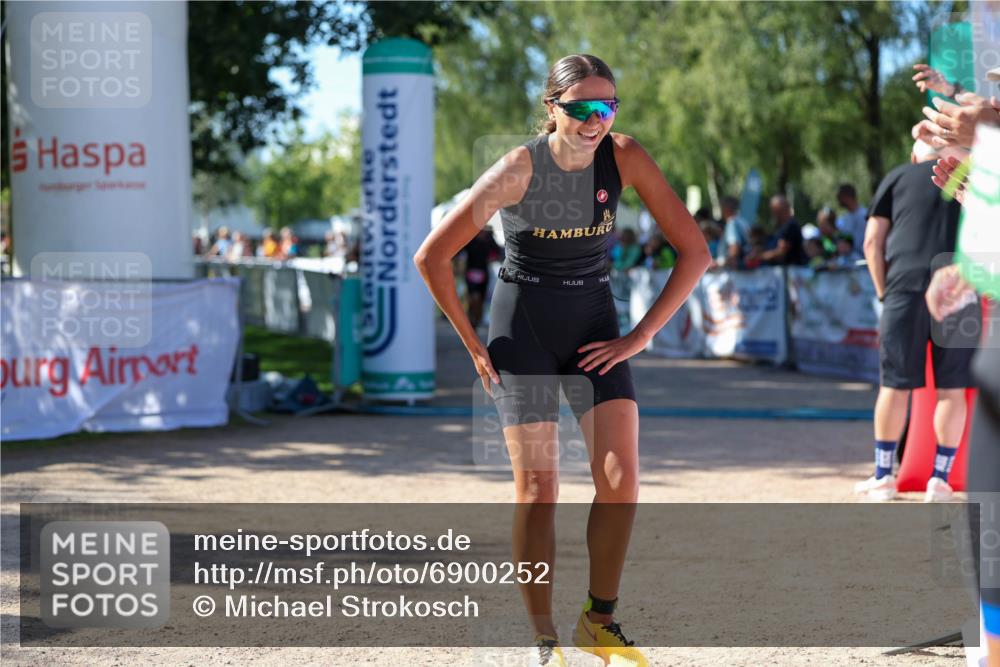 01.09.2024 - 17. Tribühne Triathlon Michael Strokosch http://msf.ph/oto/6900252 01.09.2024 10:55:56 Ziel 165, 166, 285, 306 meine-sportfotos.de