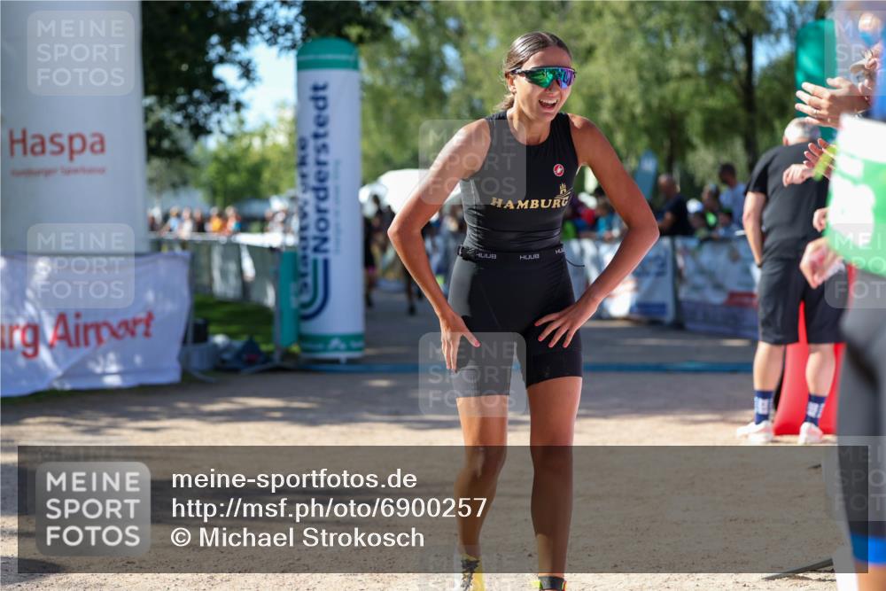 01.09.2024 - 17. Tribühne Triathlon Michael Strokosch http://msf.ph/oto/6900257 01.09.2024 10:55:56 Ziel 165, 166, 285, 306 meine-sportfotos.de