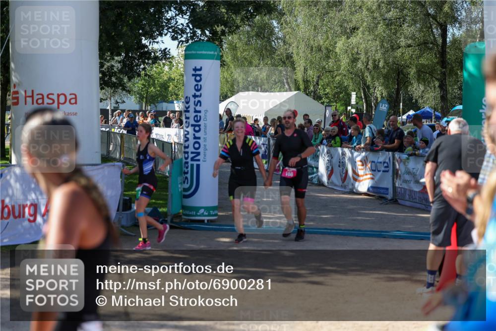 01.09.2024 - 17. Tribühne Triathlon Michael Strokosch http://msf.ph/oto/6900281 01.09.2024 10:56:00 Ziel 165, 166, 285 meine-sportfotos.de