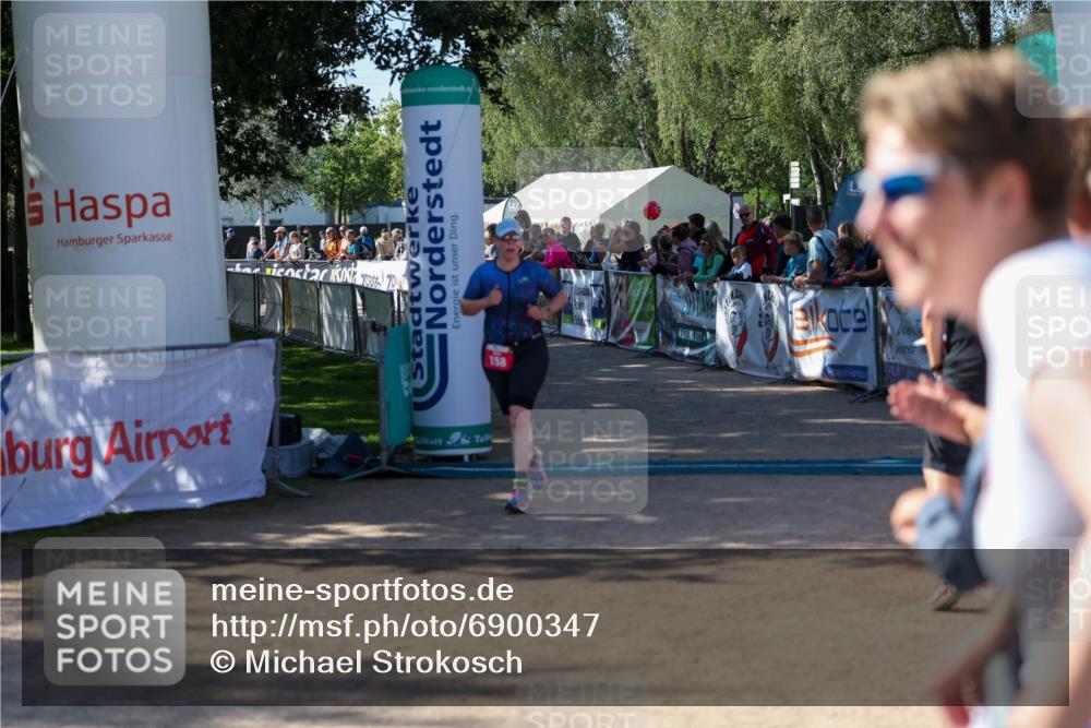 01.09.2024 - 17. Tribühne Triathlon Michael Strokosch http://msf.ph/oto/6900347 01.09.2024 10:56:09 Ziel 158, 247 meine-sportfotos.de
