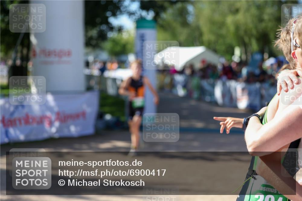 01.09.2024 - 17. Tribühne Triathlon Michael Strokosch http://msf.ph/oto/6900417 01.09.2024 10:56:17 Ziel 205, 247, 254 meine-sportfotos.de