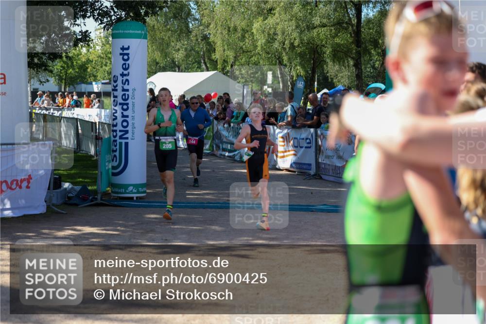 01.09.2024 - 17. Tribühne Triathlon Michael Strokosch http://msf.ph/oto/6900425 01.09.2024 10:56:24 Ziel 144, 205, 251, 254 meine-sportfotos.de