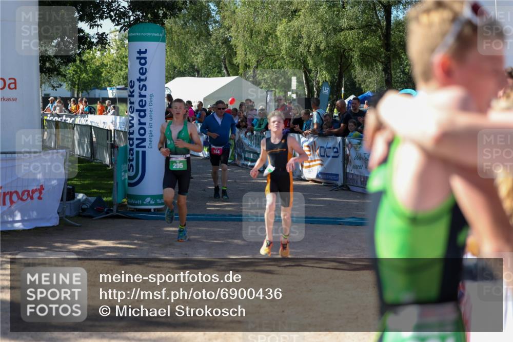 01.09.2024 - 17. Tribühne Triathlon Michael Strokosch http://msf.ph/oto/6900436 01.09.2024 10:56:24 Ziel 144, 205, 251, 254 meine-sportfotos.de