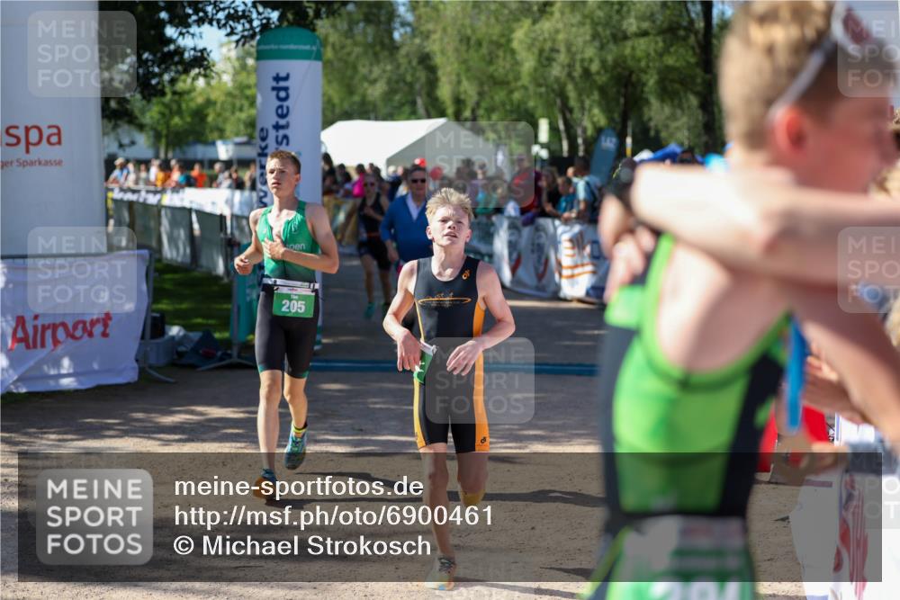 01.09.2024 - 17. Tribühne Triathlon Michael Strokosch http://msf.ph/oto/6900461 01.09.2024 10:56:25 Ziel 144, 205, 251, 254 meine-sportfotos.de