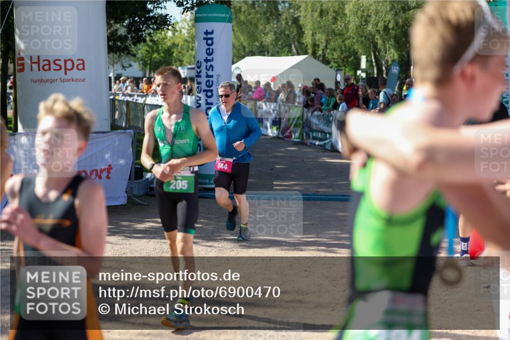 01.09.2024 - 17. Tribühne Triathlon Michael Strokosch http://msf.ph/oto/6900470 01.09.2024 10:56:26 Ziel 144, 205, 251, 254 meine-sportfotos.de