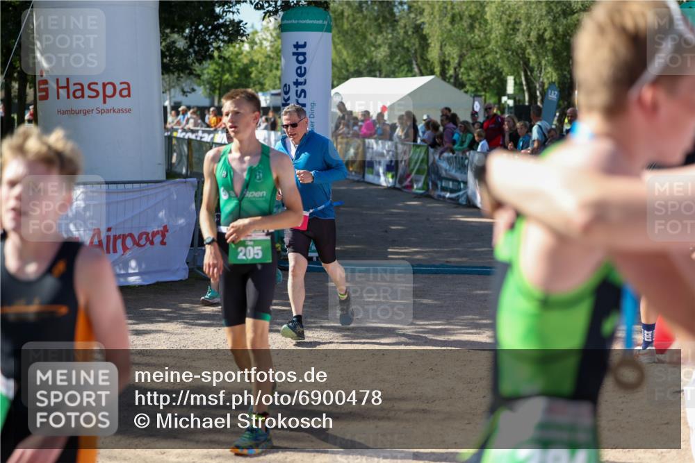 01.09.2024 - 17. Tribühne Triathlon Michael Strokosch http://msf.ph/oto/6900478 01.09.2024 10:56:26 Ziel 144, 205, 251, 254 meine-sportfotos.de