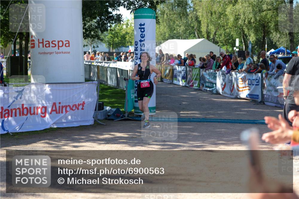 01.09.2024 - 17. Tribühne Triathlon Michael Strokosch http://msf.ph/oto/6900563 01.09.2024 10:56:44 Ziel 137 meine-sportfotos.de