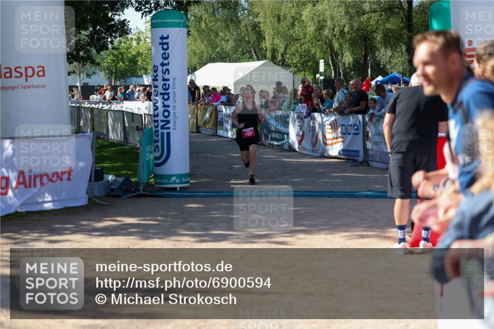 01.09.2024 - 17. Tribühne Triathlon Michael Strokosch http://msf.ph/oto/6900594 01.09.2024 10:56:56 Ziel 157 meine-sportfotos.de