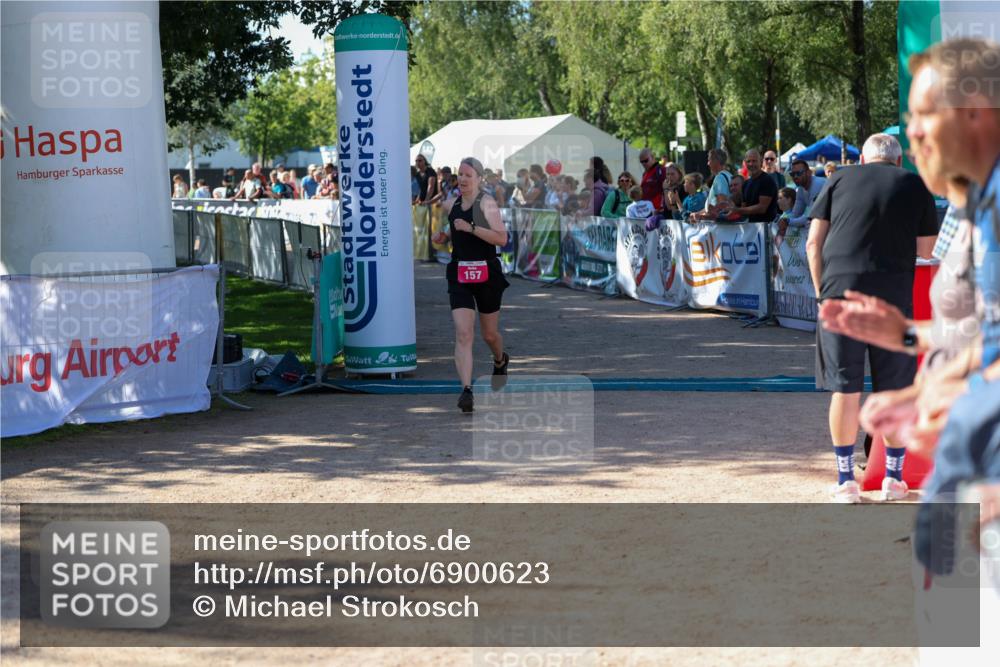 01.09.2024 - 17. Tribühne Triathlon Michael Strokosch http://msf.ph/oto/6900623 01.09.2024 10:56:57 Ziel 157 meine-sportfotos.de