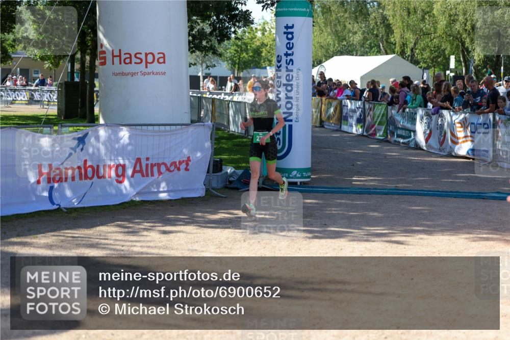 01.09.2024 - 17. Tribühne Triathlon Michael Strokosch http://msf.ph/oto/6900652 01.09.2024 10:57:36 Ziel 266, 273 meine-sportfotos.de