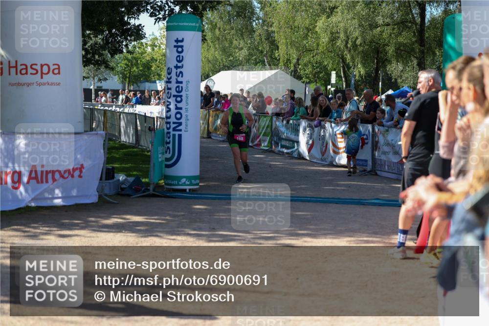 01.09.2024 - 17. Tribühne Triathlon Michael Strokosch http://msf.ph/oto/6900691 01.09.2024 10:57:47 Ziel 168, 272 meine-sportfotos.de