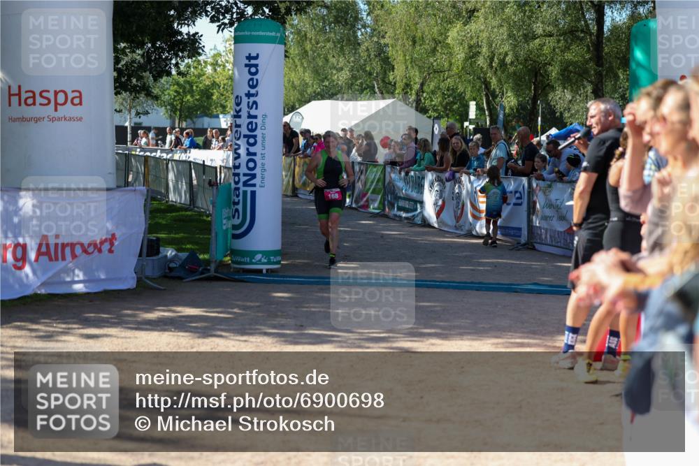 01.09.2024 - 17. Tribühne Triathlon Michael Strokosch http://msf.ph/oto/6900698 01.09.2024 10:57:47 Ziel 168, 272 meine-sportfotos.de