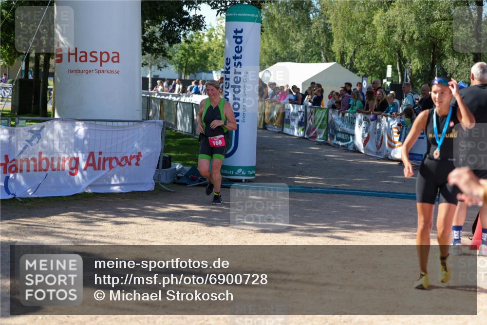 01.09.2024 - 17. Tribühne Triathlon Michael Strokosch http://msf.ph/oto/6900728 01.09.2024 10:57:49 Ziel 168, 272 meine-sportfotos.de