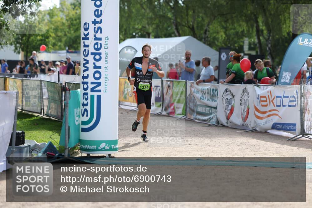 01.09.2024 - 17. Tribühne Triathlon Michael Strokosch http://msf.ph/oto/6900743 01.09.2024 15:43:23 Ziel 1339 meine-sportfotos.de