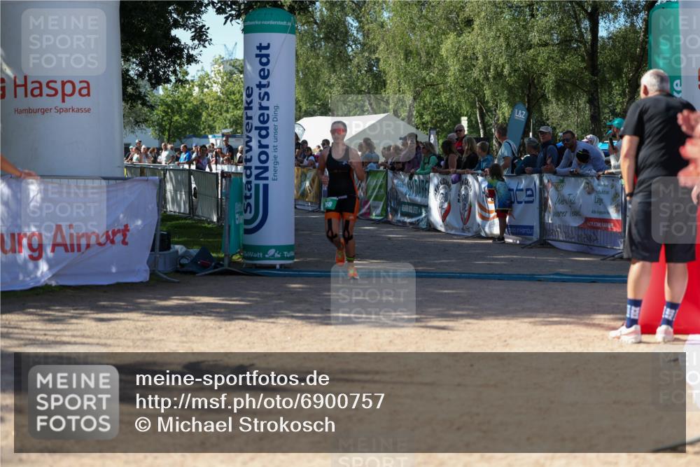 01.09.2024 - 17. Tribühne Triathlon Michael Strokosch http://msf.ph/oto/6900757 01.09.2024 10:58:19 Ziel 207, 268 meine-sportfotos.de