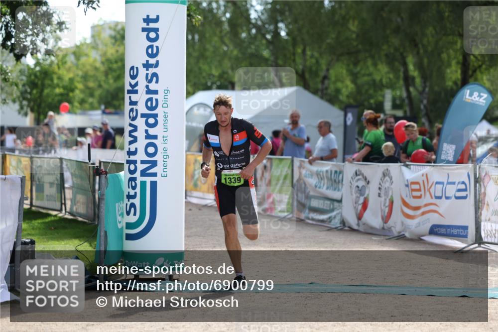01.09.2024 - 17. Tribühne Triathlon Michael Strokosch http://msf.ph/oto/6900799 01.09.2024 15:43:24 Ziel 1339 meine-sportfotos.de