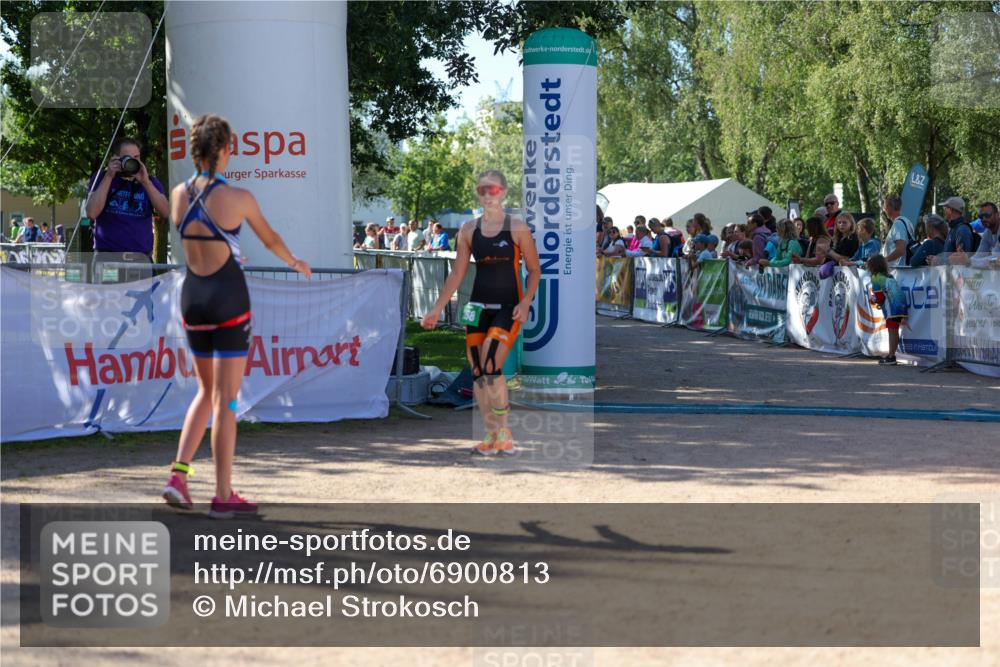 01.09.2024 - 17. Tribühne Triathlon Michael Strokosch http://msf.ph/oto/6900813 01.09.2024 10:58:21 Ziel 207, 268 meine-sportfotos.de