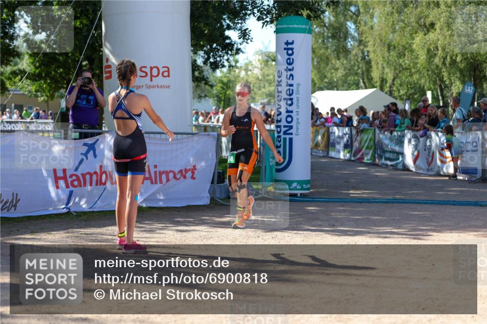 01.09.2024 - 17. Tribühne Triathlon Michael Strokosch http://msf.ph/oto/6900818 01.09.2024 10:58:21 Ziel 207, 268 meine-sportfotos.de