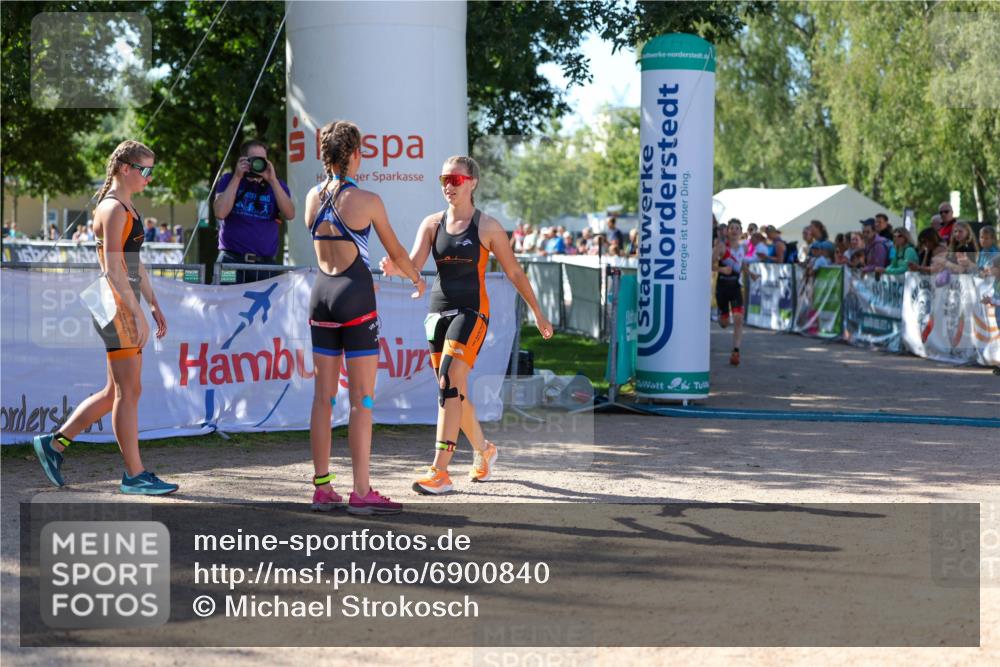 01.09.2024 - 17. Tribühne Triathlon Michael Strokosch http://msf.ph/oto/6900840 01.09.2024 10:58:22 Ziel 207, 268 meine-sportfotos.de