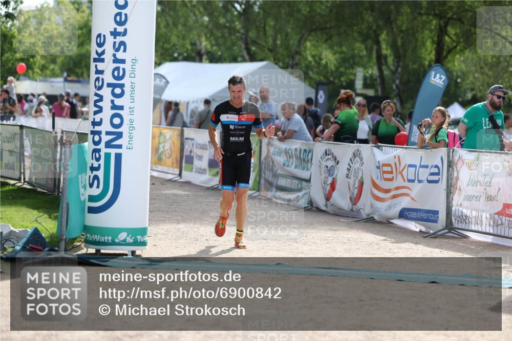 01.09.2024 - 17. Tribühne Triathlon Michael Strokosch http://msf.ph/oto/6900842 01.09.2024 15:43:57 Ziel 1337 meine-sportfotos.de
