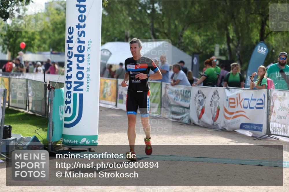 01.09.2024 - 17. Tribühne Triathlon Michael Strokosch http://msf.ph/oto/6900894 01.09.2024 15:43:58 Ziel 1337 meine-sportfotos.de