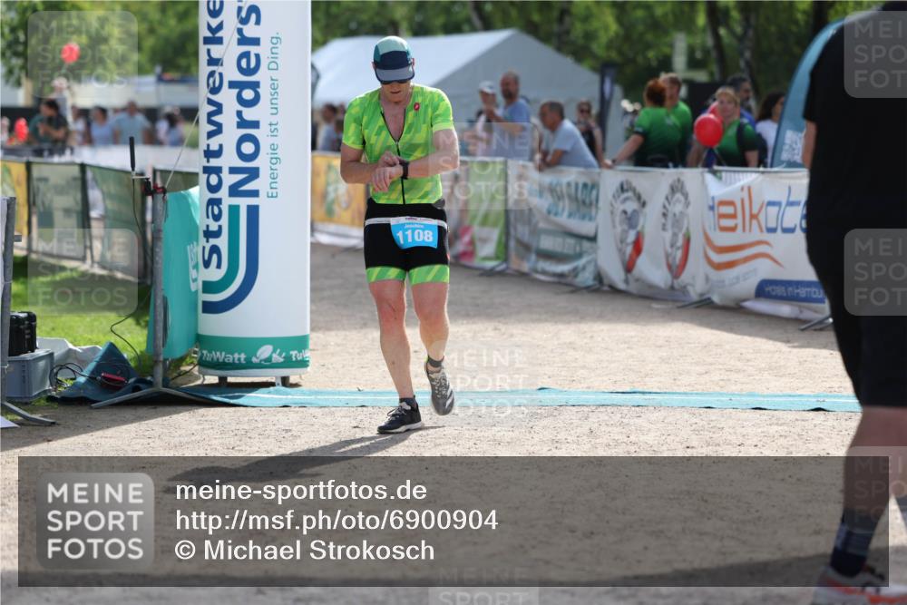 01.09.2024 - 17. Tribühne Triathlon Michael Strokosch http://msf.ph/oto/6900904 01.09.2024 15:44:19 Ziel 1108 meine-sportfotos.de