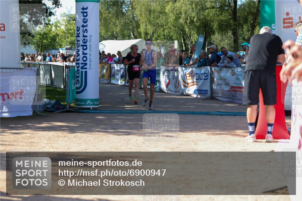 01.09.2024 - 17. Tribühne Triathlon Michael Strokosch http://msf.ph/oto/6900947 01.09.2024 10:58:34 Ziel 139, 222 meine-sportfotos.de