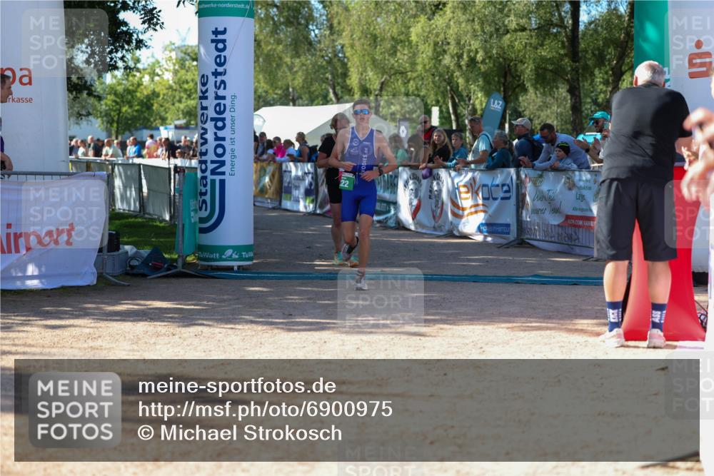 01.09.2024 - 17. Tribühne Triathlon Michael Strokosch http://msf.ph/oto/6900975 01.09.2024 10:58:34 Ziel 139, 222 meine-sportfotos.de