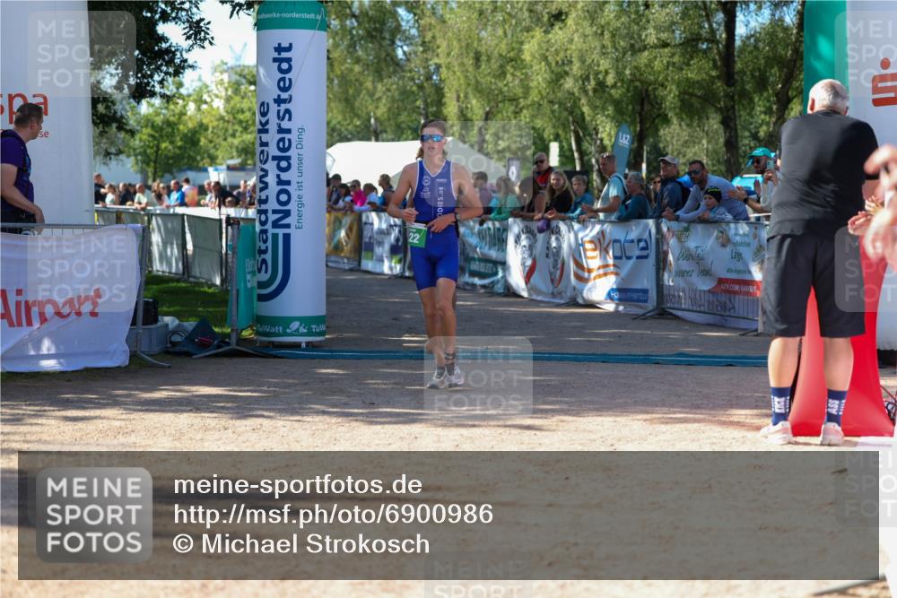 01.09.2024 - 17. Tribühne Triathlon Michael Strokosch http://msf.ph/oto/6900986 01.09.2024 10:58:35 Ziel 139, 222 meine-sportfotos.de