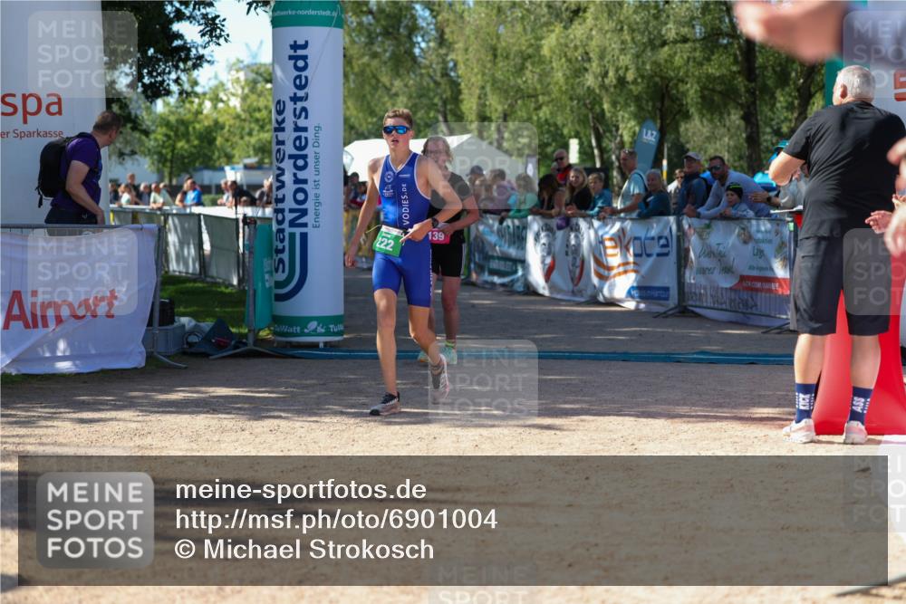 01.09.2024 - 17. Tribühne Triathlon Michael Strokosch http://msf.ph/oto/6901004 01.09.2024 10:58:35 Ziel 139, 222 meine-sportfotos.de