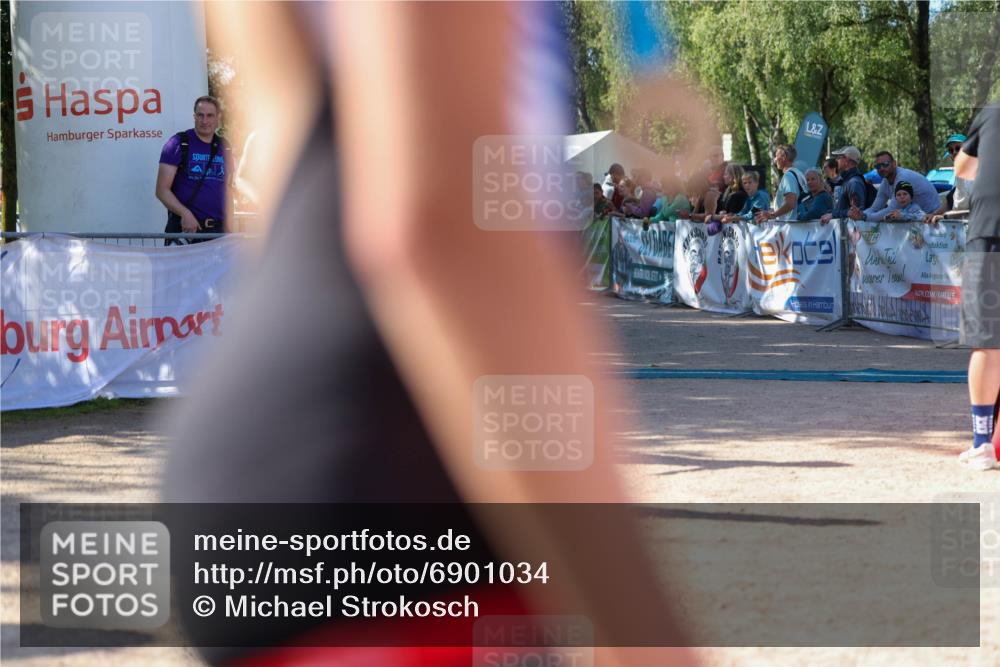 01.09.2024 - 17. Tribühne Triathlon Michael Strokosch http://msf.ph/oto/6901034 01.09.2024 10:58:37 Ziel 139, 222 meine-sportfotos.de
