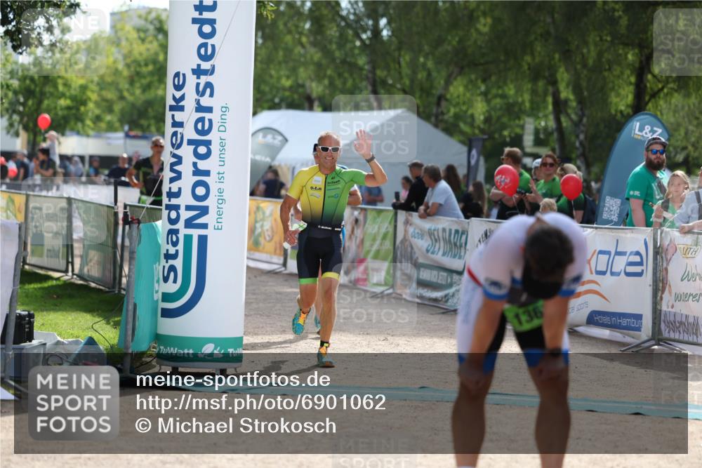 01.09.2024 - 17. Tribühne Triathlon Michael Strokosch http://msf.ph/oto/6901062 01.09.2024 15:45:15 Ziel 1320, 1350, 1393 meine-sportfotos.de