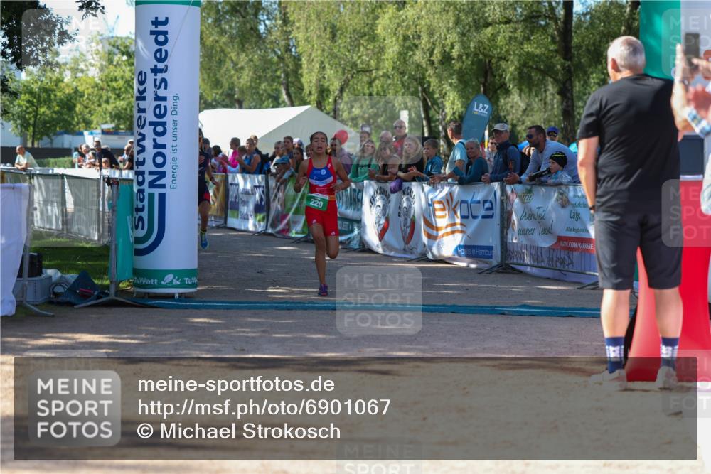 01.09.2024 - 17. Tribühne Triathlon Michael Strokosch http://msf.ph/oto/6901067 01.09.2024 10:58:54 Ziel 220, 278 meine-sportfotos.de