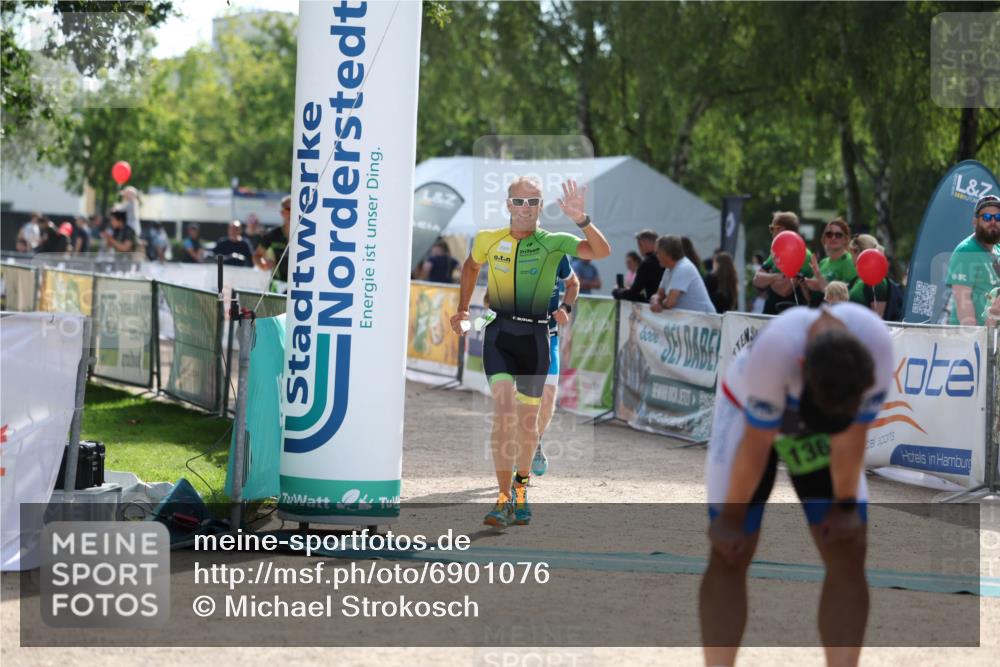 01.09.2024 - 17. Tribühne Triathlon Michael Strokosch http://msf.ph/oto/6901076 01.09.2024 15:45:15 Ziel 1320, 1350, 1393 meine-sportfotos.de