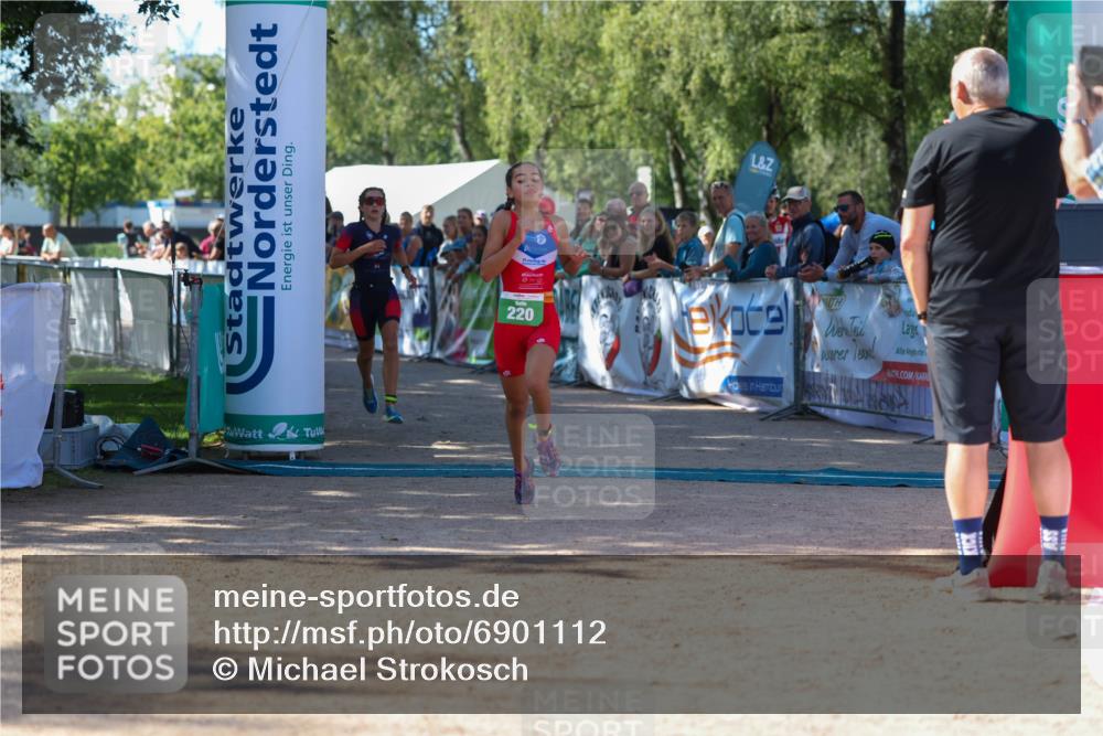 01.09.2024 - 17. Tribühne Triathlon Michael Strokosch http://msf.ph/oto/6901112 01.09.2024 10:58:54 Ziel 220, 278 meine-sportfotos.de